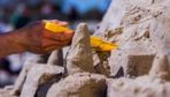 Kritik an Bürokratie: Fünf Behörden für Sandburg-Event – Bürokratieabbau gefordert