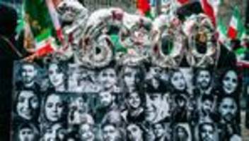 offener brief von deutsch-iranern: bevor die beweise gegen das regime verschwinden