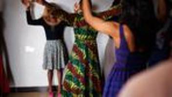 Gesetz gegen LGBTQ: Zwei Frauen nach öffentlichen Küssen in Uganda festgenommen