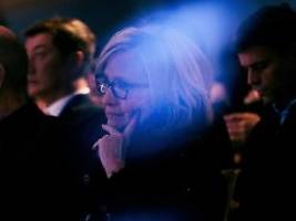 befragung vor kongress-ausschuss: hillary clinton fordert trump-aussage unter eid zu epstein