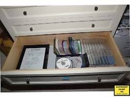 handbücher für sex-sklavinnen: das befand sich in epsteins geheimen lagerräumen