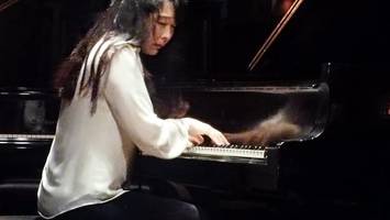 claire huangci spielt mit brillanz und flirrender leichtigkeit