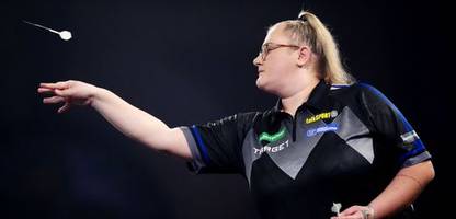 Darts: Beau Greaves wirft als erste Frau Neun-Darter in einem Event der PDC-ProTour