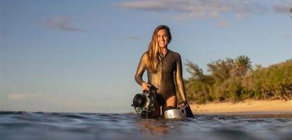 Surffotografin Christa Funk: »Das Gefühl ist wild. Ich fühle mich völlig eins mit der Natur«