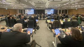 neuer saal in elmshorn: kreistag startet mit hightech ins jahr