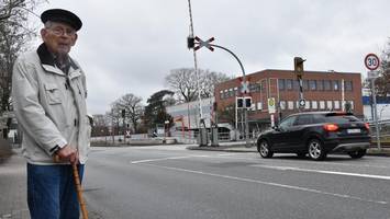„Unhaltbarer Zustand“: Dieser Fußweg zum AKN-Bahnhof ist „lebensgefährlich“