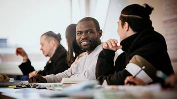 Kursleiterin beklagt Kürzungen bei Integrationskursen: „Tut in der Seele weh“