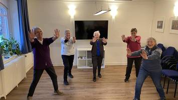 Zwei 84-Jährige organisieren Veranstaltungen mit Superkräften