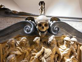 Hohenzollern: Sarkophage in gedimmtem Licht