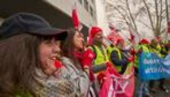 Entgelte: Tarifgespräche starten mit Trillerpfeifkonzert