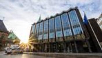 instagram-post: abgeordnete posieren mit koffern aus holocaust-ausstellung