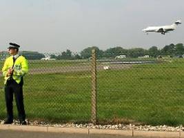 Ministerium prüft Unterlagen: Nutzte Epstein Militärflughäfen für Mädchenschmuggel?