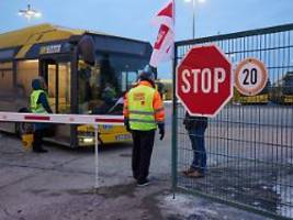 kaum busse und bahnen: streiks legen bundesweit den nahverkehr lahm
