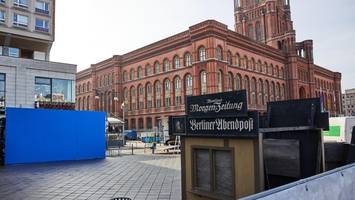 Dreharbeiten am Roten Rathaus – muss Kai Wegner jetzt zu Fuß ins Büro?