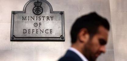 fall jeffrey epstein: hat der sexualstraftäter air-force-flugplätze für mädchenschmuggel genutzt? britisches ministerium prüft militärakten