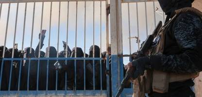 Lager in Syrien: Was wird aus den IS-Gefangenen?