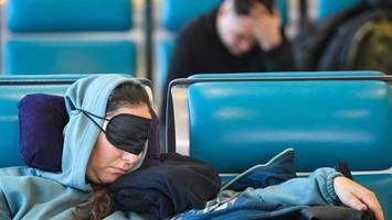 bizarrer beitrag sorgt für wirbel: us-flughafen „verbietet“ pyjamas und crocs