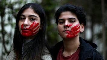 elektronische fußfessel für ex-partner: wie weit darf gewaltschutz gehen?