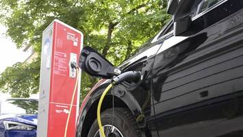 zahl der e-autos in hamburg steigt nur langsam – kann prämie helfen?