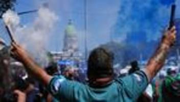 argentinien: senat billigt umstrittene arbeitsmarktreform in argentinien