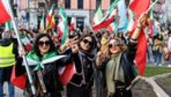 Demonstration: Angriffe auf Iran – Menschen demonstrieren in München