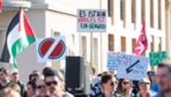 Protest: Demonstration gegen Krieg in Gaza in Potsdamer Innenstadt