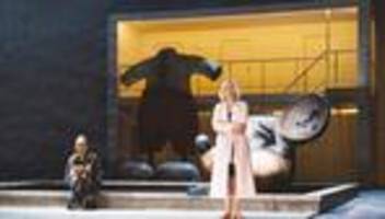 spirit and the dust im deutschen theater: bringt mir den kopf von micky maus