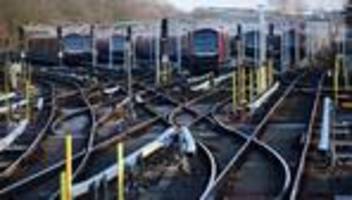 Tarifkonflikt: Warnstreik lähmt Hamburger Nahverkehr weiter