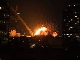 Einschläge in mehreren Städten: Todesopfer in Israel nach iranischen Angriffen