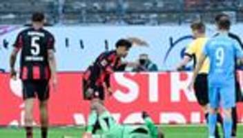 Fußball-Bundesliga: Nach frühem Verletzungsschock: Frankfurt besiegt Freiburg
