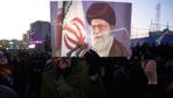 Lage im Iran: Trauer, Jubel und Angst nach dem Tod von Ajatollah Chamenei