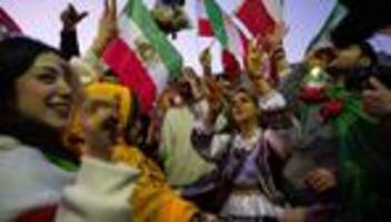 Proteste: Menschen in BW feiern Tod des iranischen Führers Chamenei