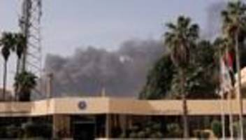 Iran-Überblick: Iran bestätigt Tod Chameneis, Explosionen in Golfregion