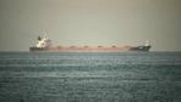 Oman: Frachter stauen sich nach Angriffen vor Straße von Hormus