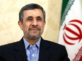 Früherer Ziehsohn von Chamenei: Bericht: Irans Ex-Präsident Ahmadinedschad bei Luftangriff getötet