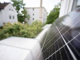 Hochdruckreiniger ist tabu: Vorsicht, Kratzer: So reinigt man sein Balkonkraftwerk