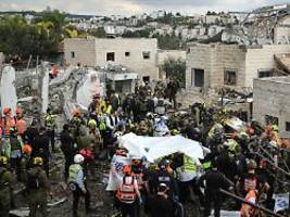 mehr als zwei dutzend verletzte: mindestens neun israelis sterben bei iranischem luftangriff