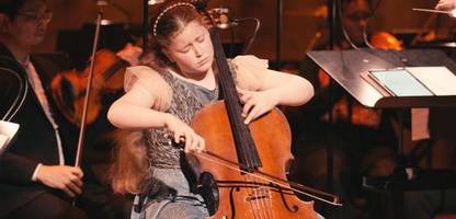 Cello: Zwölfjährige Solo-Cellistin spielt auf den berühmtesten Bühnen der Welt - von der Elbphilharmonie bis zur Carnegie Hall »Ich spiele viele Konzerte in anderen Ländern«