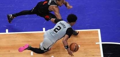 Neue Studie: Warum Sneaker quietschen. Und was das mit »Star Wars«, Mini-Blitzen und Erdbeben zu tun hat