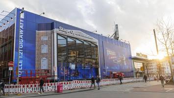 „zurück in die zukunft“: operettenhaus in hamburg mit neuer fassade