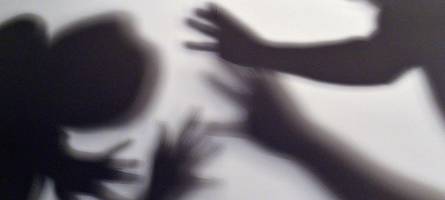 Flucht von Zuhause: Wieso der 20-jährige Dennis in einer Männerschutzwohnung lebt