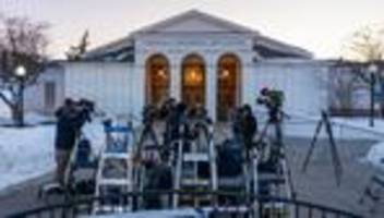 Aussagen unter Eid: Epstein-Fall: Videos von Clinton-Anhörungen veröffentlicht