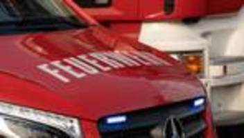 Brände: Bewohner aus brennendem Wohnhaus gerettet