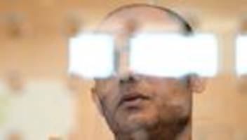 Messerangriff: Terrorangriff auf Fußballfans: Angeklagter geständig