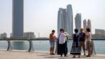 Angriff auf den Iran: Hunderttausende Touristen sitzen im Nahen Osten fest