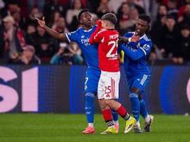 fifa-boss will freie sicht: für diese (un-)sitte auf dem platz verlangt infantino rot