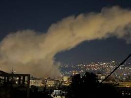 hisbollah greift in konflikt ein: explosionen in mehreren golfstaaten - tote bei israelischen angriffen im libanon