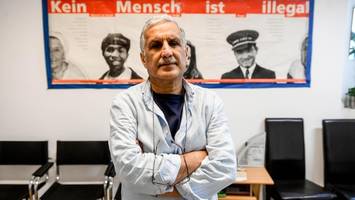 exil-iraner in berlin: telefonate mit der familie brechen nach einer minute ab