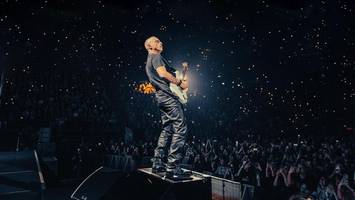 Eros Ramazzotti in der Uber Arena: Mehr Leistung am Fan geht kaum