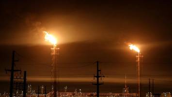 Ölpreis schießt hoch: Das bedeutet der Iran-Krieg für Fluggäste und Autofahrer